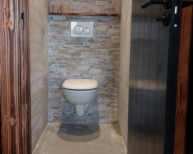 Moderne toiletruimte in receptiegebouw - vakantiepark - Van den Berg Houtbouw